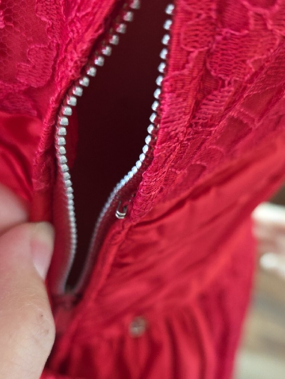 1950s Red Lace Scoop-Neck Midi Dress - Picture 7 of 9